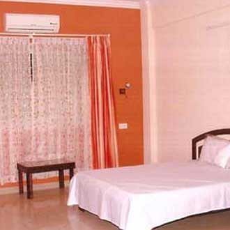 Woodside Hotel Мангалор Екстериор снимка